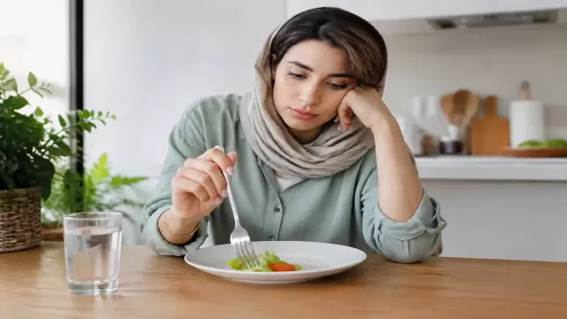 عوارض رژیم‌های سخت و یک‌نواخت | شناخت اثرات منفی رژیم‌های سخت بر سلامت